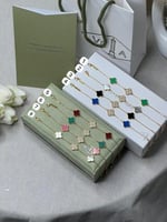 إسوارة Van cleef ذهبي -ملون ( بدون الملحقات )