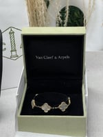 طقم van cleef ذهبي