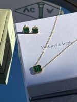 سلسال Van cleef المميز مع حلق