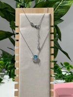 سلسال سوارفيسكي فضي بكريستالة زرقاء