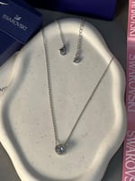 سلسال سوارفيسكي فضي كريستالة زرقاء -فضي