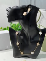 سلسال مع حلق Van cleef ذهبي