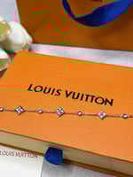 إسوارة LOUIS VUITTON معدن فضي