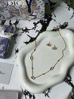 سلسال Dior معدن ذهبي