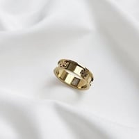 خاتم TORY BURCH ذهبي