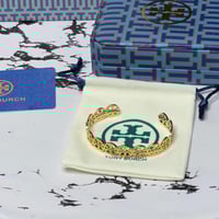 إسوارة TORY BURCH معدن ذهبي بفصوص