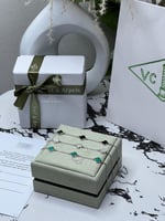 أسوارة Van cleef فضي وردة