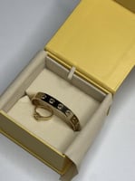 إسوارة fendi مع خاتم ذهبي