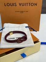 إسوارة LOUIS VUITTON جلد ومعدن ذهبي