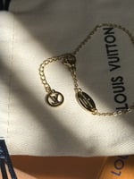 إسوارة LOUIS VUITTON معدن ذهبي