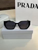 نظارة PRADA