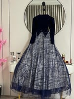 فستان جوخ مع تُل شك وشبك فصوص زركون توفر بأكمام طو...