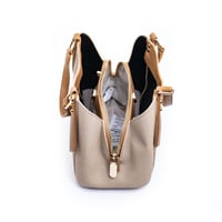 حقيبة يد نسائية فاخرة من بوينت ون – تصميم أنيق وخا...