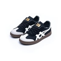 حذاء Asics رياضي نسائي