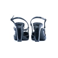 حذاء كلاسك بكعب إسفيني وأصابع مغلقة108