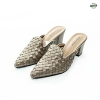 صندل نواعم نسائي كعب متوسط صناعة ايطالي من بوينت و...