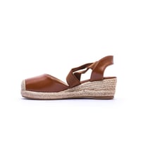 صندل نسائي بكعب عريض وحزام خلفي مغلق من الامام من...