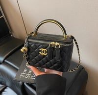 شنطة شانيل بدون ملحقات ميني و وسط