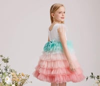 فستان بناتي فاخر لمناسبات ذات طبقات ملونة