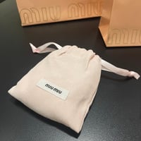 مراية Miu Miu الوردي