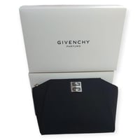 محفظة مكياج من جيفنشي