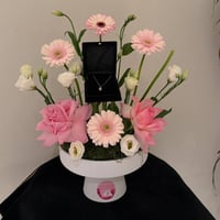 فازة الفخامة مع سلسال ذهب