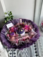 باقة باربل روز مع الكيك