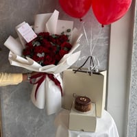 باقة الميلاد مع كيكة الشوكلت