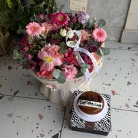 باقة فرح مع كيكة آني وداني