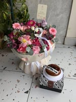 باقة فرح مع كيكة آني وداني