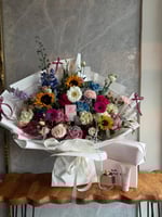 باقة الفرح مع مجموعة كوتش نيويورك