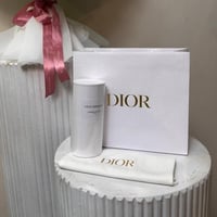 باقة ورد مع عطر عود اصفهان من ديور