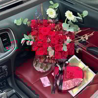 فازة يوم الحب مع شوكولاتة بستاني