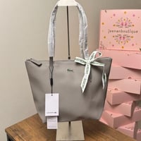 شنطة لاكوست فيس رصاصي