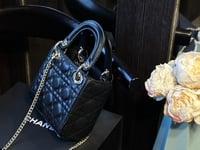 شنطة يد ديور