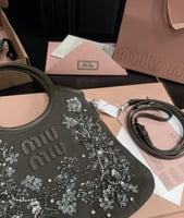 شنطة miu miu مطرزه زيتي