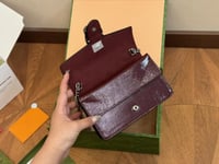 شنطة كتف قوتشي عنابي