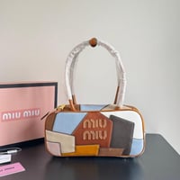 شنطة يد miu miu وسط