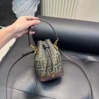 شنطه يد فندي