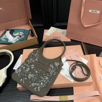 شنطة miu miu مطرزه زيتي