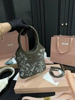 شنطة miu miu مطرزه زيتي