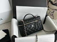 شنطة يد شانيل أسود