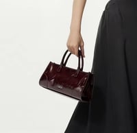 شنطة يد سي اتش جلد عنابي