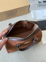 شنطة كوتش بني مخمل