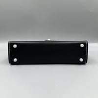 شنطة أسود خيط ابيض