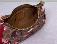 شنطة كتف كوتش