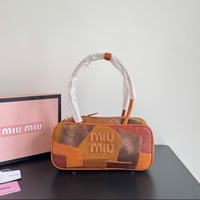 شنطة يد miu miu وسط