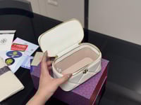 شنطة يد توري بورش