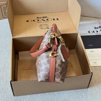 شنطة يد كوتش