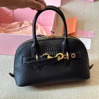 شنطة يد miu miu